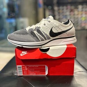 Nike Flyknit Trainer - Black and White